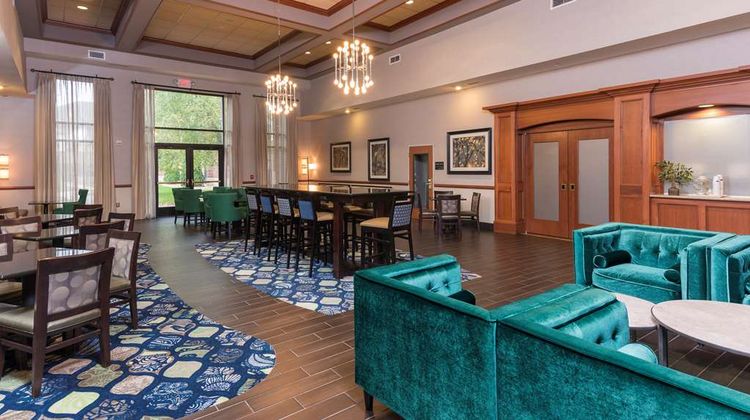 Hampton Inn & Suites Lansing Lobby