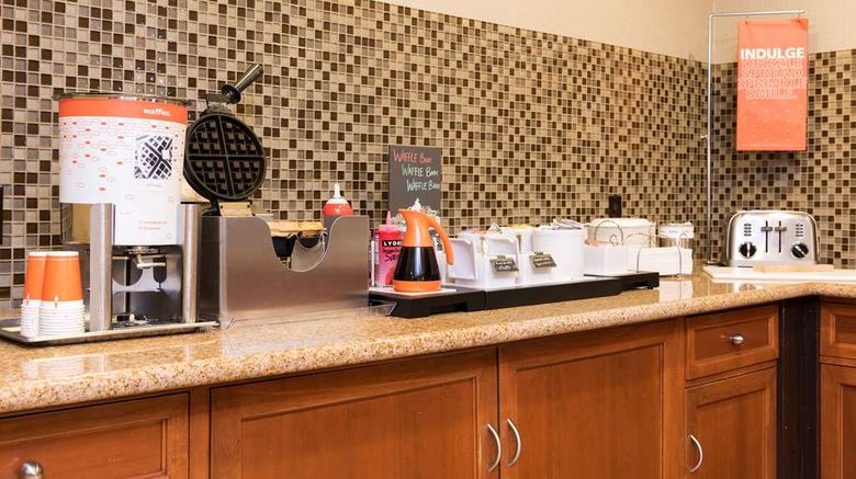 <b>Hampton Inn & Suites Lansing Restaurant</b>. Images powered by <a href="https://iceportal.shijigroup.com/" title="IcePortal" target="_blank">IcePortal</a>.