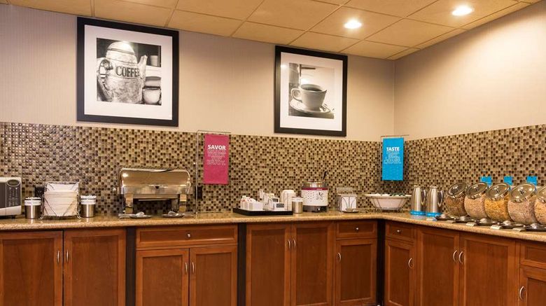 <b>Hampton Inn & Suites Lansing Restaurant</b>. Images powered by <a href="https://iceportal.shijigroup.com/" title="IcePortal" target="_blank">IcePortal</a>.