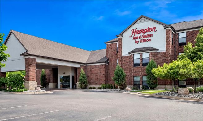Hampton Inn & Suites Lansing Exterior