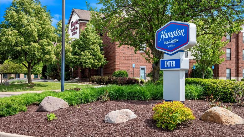 <b>Hampton Inn & Suites Lansing Room</b>. Images powered by <a href="https://iceportal.shijigroup.com/" title="IcePortal" target="_blank">IcePortal</a>.
