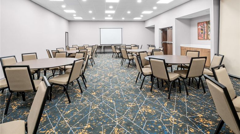 <b>Hampton Inn & Suites Lansing Meeting</b>. Images powered by <a href="https://iceportal.shijigroup.com/" title="IcePortal" target="_blank">IcePortal</a>.