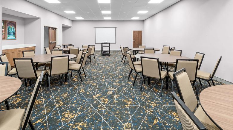 <b>Hampton Inn & Suites Lansing Meeting</b>. Images powered by <a href="https://iceportal.shijigroup.com/" title="IcePortal" target="_blank">IcePortal</a>.
