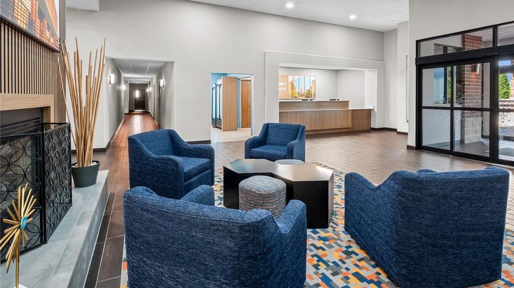 Hampton Inn & Suites Lansing Lobby