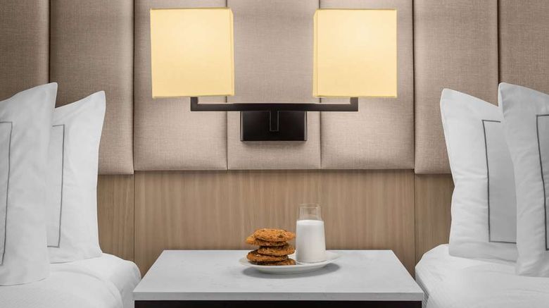 <b>DoubleTree by Hilton Las Vegas Airport Room</b>. Images powered by <a href="https://iceportal.shijigroup.com/" title="IcePortal" target="_blank">IcePortal</a>.