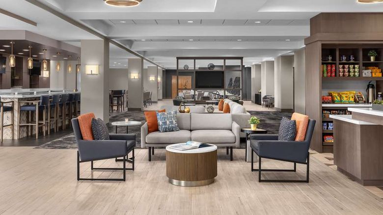 <b>DoubleTree by Hilton Las Vegas Airport Lobby</b>. Images powered by <a href="https://iceportal.shijigroup.com/" title="IcePortal" target="_blank">IcePortal</a>.