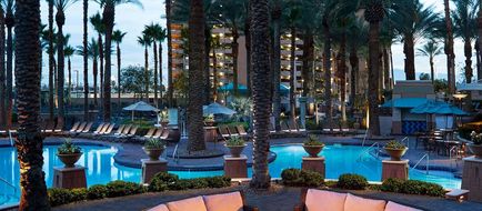 Hilton Grand Vacations on the Strip Exterior