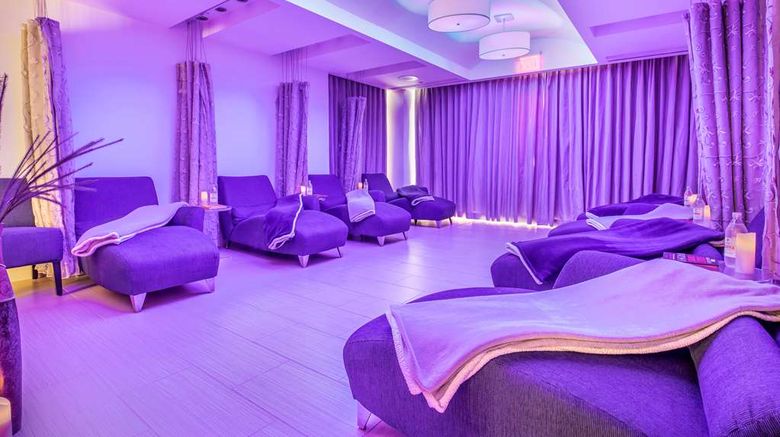 <b>Hilton Grand Vacations on the Strip Spa</b>. Images powered by <a href="https://iceportal.shijigroup.com/" title="IcePortal" target="_blank">IcePortal</a>.
