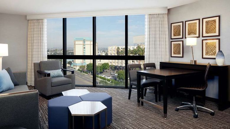 <b>Embassy Suites by Hilton LAX North Room</b>. Images powered by <a href="https://iceportal.shijigroup.com/" title="IcePortal" target="_blank">IcePortal</a>.