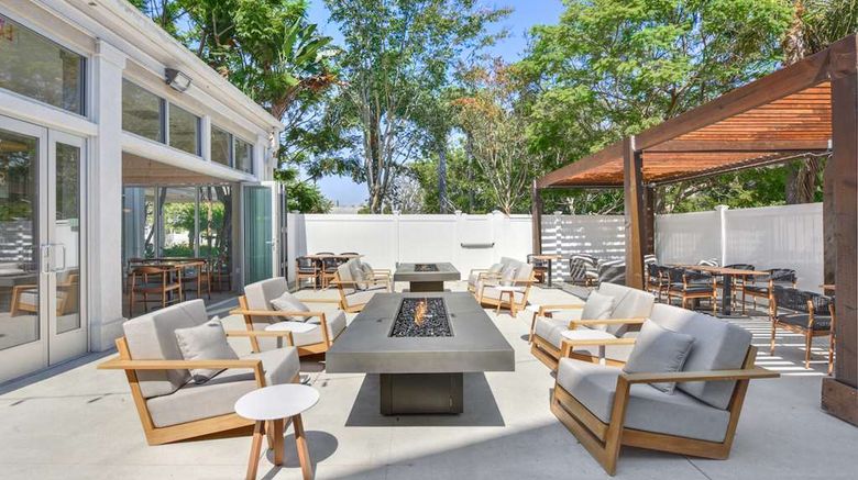 <b>Hilton Garden Inn LAX/El Segundo Exterior</b>. Images powered by <a href="https://iceportal.shijigroup.com/" title="IcePortal" target="_blank">IcePortal</a>.