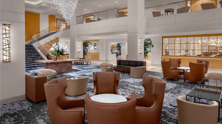 <b>Hilton Los Angeles Airport Lobby</b>. Images powered by <a href="https://iceportal.shijigroup.com/" title="IcePortal" target="_blank">IcePortal</a>.