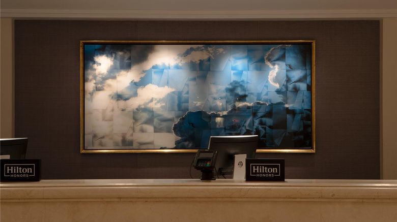 <b>Hilton Los Angeles Airport Lobby</b>. Images powered by <a href="https://iceportal.shijigroup.com/" title="IcePortal" target="_blank">IcePortal</a>.