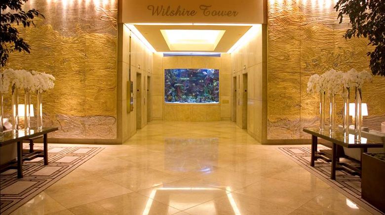<b>The Beverly Hilton Lobby</b>. Images powered by <a href="https://iceportal.shijigroup.com/" title="IcePortal" target="_blank">IcePortal</a>.