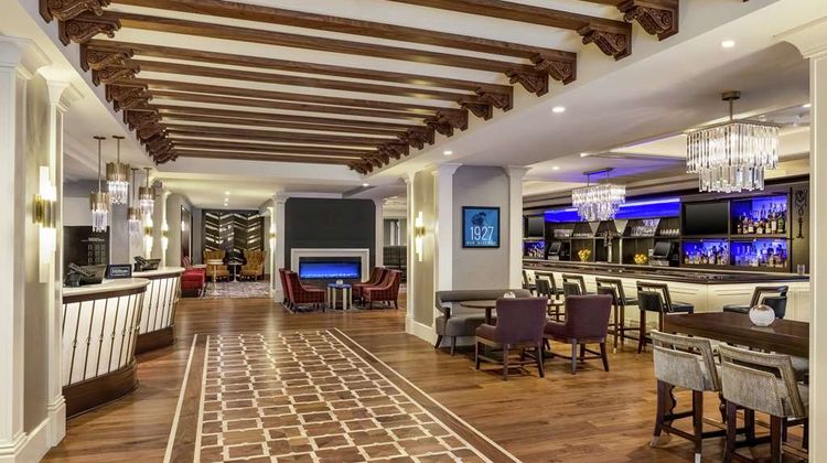 Hilton Checkers Los Angeles Lobby