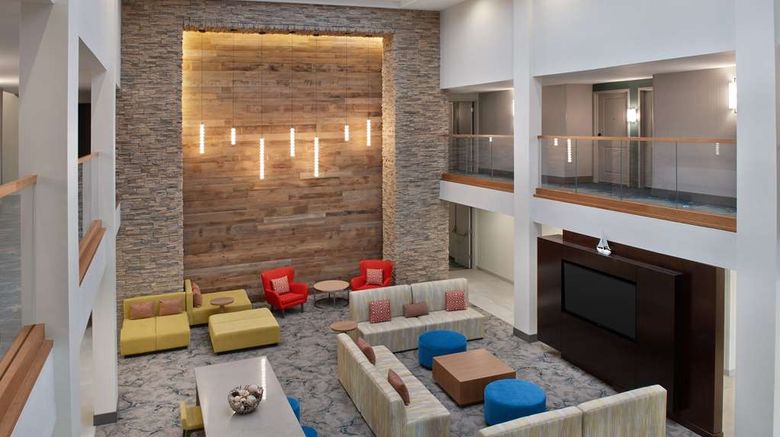 <b>Hilton Garden Inn-Marina del Rey Lobby</b>. Images powered by <a href="https://iceportal.shijigroup.com/" title="IcePortal" target="_blank">IcePortal</a>.