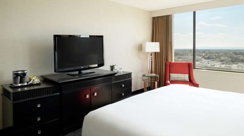<b>DoubleTree by Hilton Hotel LA Downtown Room</b>. Images powered by <a href="https://iceportal.shijigroup.com/" title="IcePortal" target="_blank">IcePortal</a>.