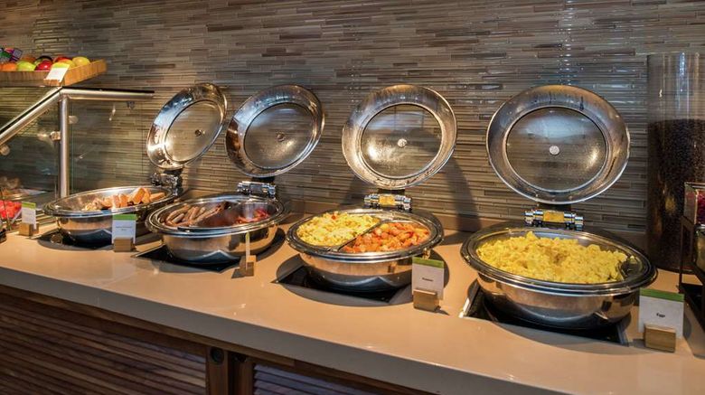 <b>Doubletree by Hilton LAX-El Segundo Restaurant</b>. Images powered by <a href="https://iceportal.shijigroup.com/" title="IcePortal" target="_blank">IcePortal</a>.