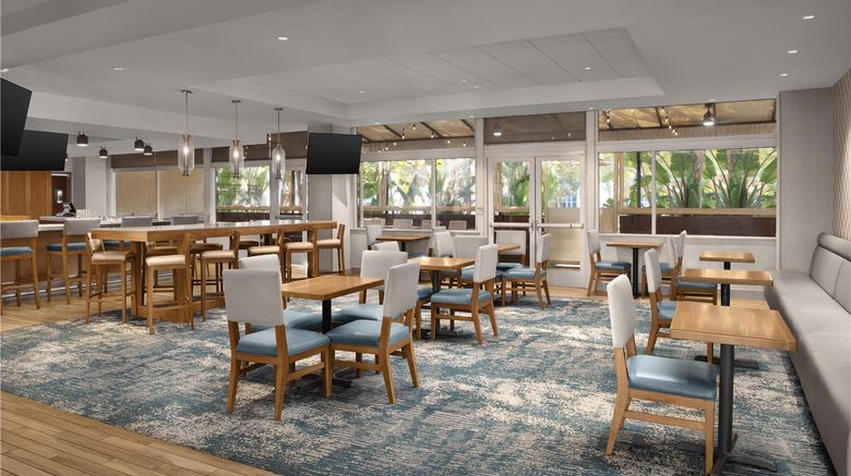 <b>Doubletree by Hilton LAX-El Segundo Restaurant</b>. Images powered by <a href="https://iceportal.shijigroup.com/" title="IcePortal" target="_blank">IcePortal</a>.