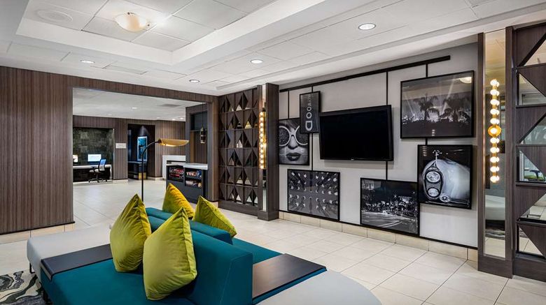 <b>Hilton Garden Inn Los Angeles/Hollywood Lobby</b>. Images powered by <a href="https://iceportal.shijigroup.com/" title="IcePortal" target="_blank">IcePortal</a>.