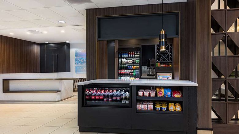 <b>Hilton Garden Inn Los Angeles/Hollywood Restaurant</b>. Images powered by <a href="https://iceportal.shijigroup.com/" title="IcePortal" target="_blank">IcePortal</a>.