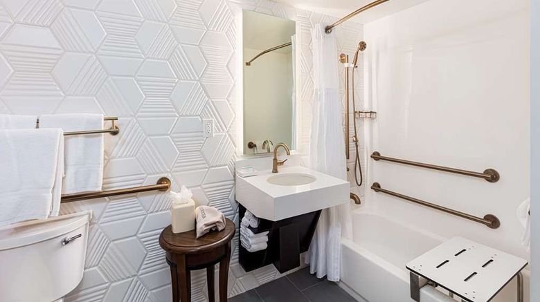 <b>Hilton Garden Inn Los Angeles/Hollywood Room</b>. Images powered by <a href="https://iceportal.shijigroup.com/" title="IcePortal" target="_blank">IcePortal</a>.