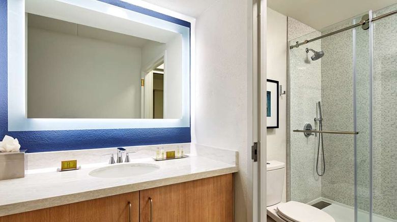 <b>Hotel MdR - A Doubletree by Hilton Hotel Room</b>. Images powered by <a href="https://iceportal.shijigroup.com/" title="IcePortal" target="_blank">IcePortal</a>.