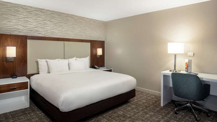 Doubletree Hotel by Hilton Monrovia Room