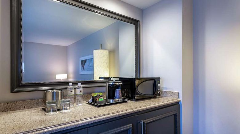 <b>DoubleTree by Hilton Los Angeles-Norwalk Room</b>. Images powered by <a href="https://iceportal.shijigroup.com/" title="IcePortal" target="_blank">IcePortal</a>.
