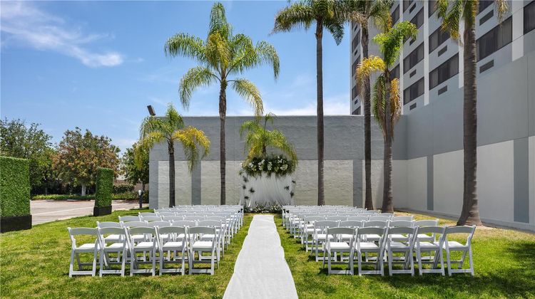 DoubleTree by Hilton Los Angeles-Norwalk Exterior