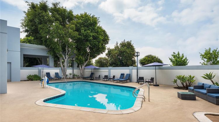 DoubleTree by Hilton Los Angeles-Norwalk Pool