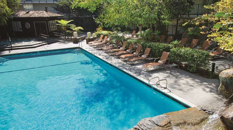 <b>Doubletree Hotel Torrance/South Bay Pool</b>. Images powered by <a href="https://iceportal.shijigroup.com/" title="IcePortal" target="_blank">IcePortal</a>.