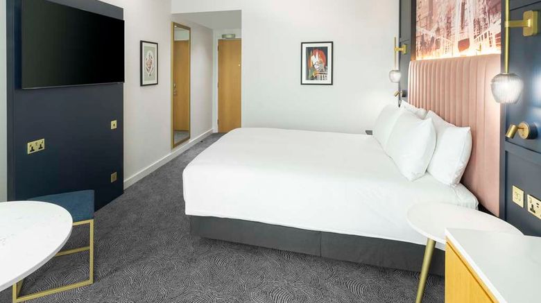 <b>DoubleTree by Hilton Leeds City Centre Room</b>. Images powered by <a href="https://iceportal.shijigroup.com/" title="IcePortal" target="_blank">IcePortal</a>.