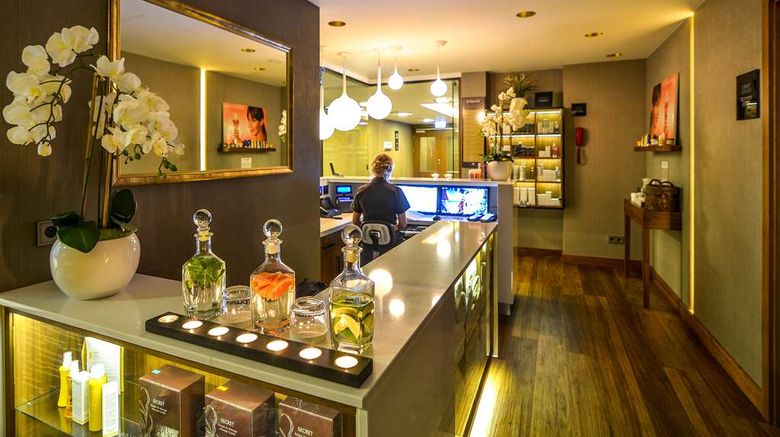 <b>DoubleTree by Hilton Lodz Lobby</b>. Images powered by <a href="https://iceportal.shijigroup.com/" title="IcePortal" target="_blank">IcePortal</a>.