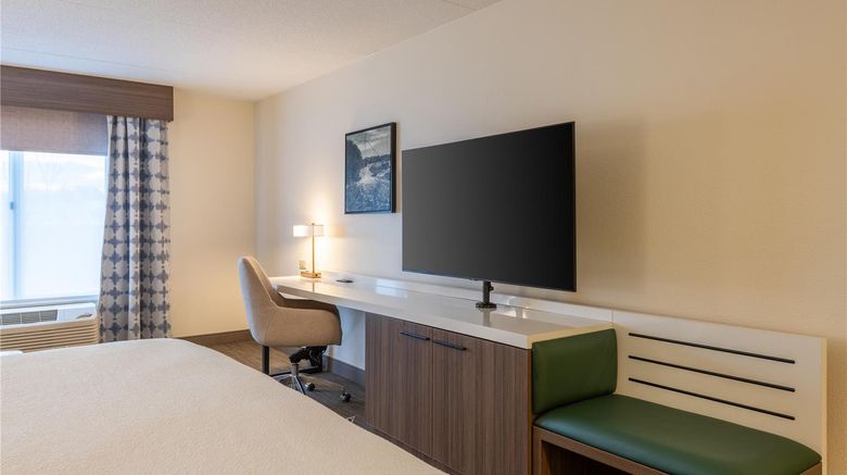 <b>Hilton Garden Inn Auburn Riverwatch Room</b>. Images powered by <a href="https://iceportal.shijigroup.com/" title="IcePortal" target="_blank">IcePortal</a>.