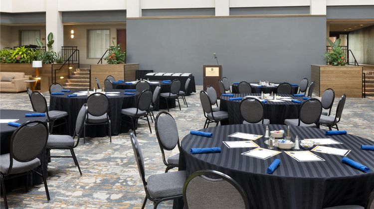 Embassy Suites Lexington/UK Coldstream Lobby