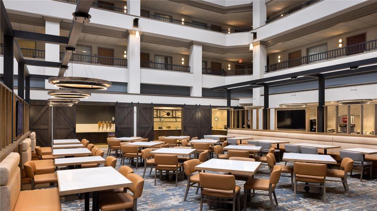 Embassy Suites Lexington/UK Coldstream Restaurant