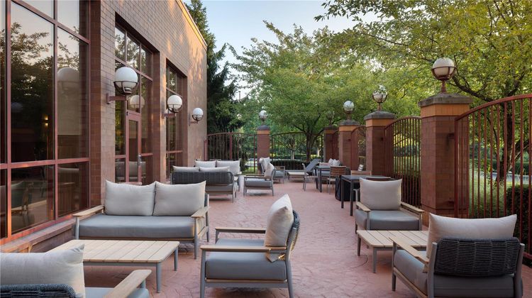 Embassy Suites Lexington/UK Coldstream Exterior