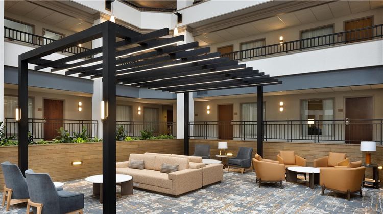 Embassy Suites Lexington/UK Coldstream Lobby