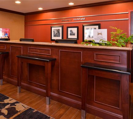 Hampton Inn Litchfield Lobby