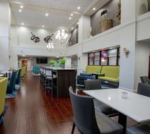 Hampton Inn & Suites Lafayette Lobby
