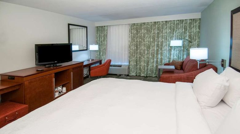 <b>Hampton Inn Lafayette Room</b>. Images powered by <a href="https://iceportal.shijigroup.com/" title="IcePortal" target="_blank">IcePortal</a>.