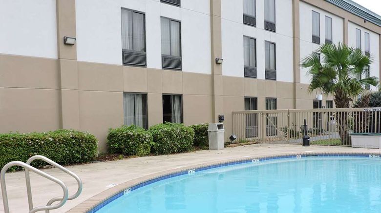 <b>Hampton Inn Lafayette Pool</b>. Images powered by <a href="https://iceportal.shijigroup.com/" title="IcePortal" target="_blank">IcePortal</a>.