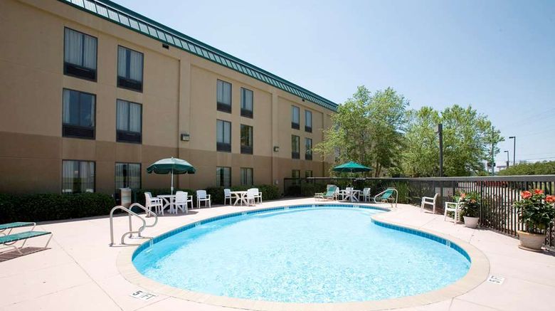 <b>Hampton Inn Lafayette Pool</b>. Images powered by <a href="https://iceportal.shijigroup.com/" title="IcePortal" target="_blank">IcePortal</a>.