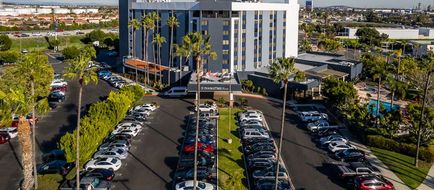DoubleTree by Hilton Hotel Carson Exterior
