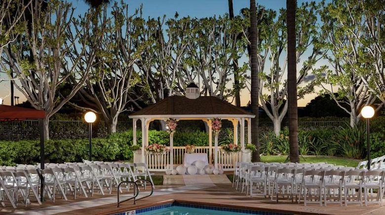 <b>DoubleTree by Hilton Hotel Carson Pool</b>. Images powered by <a href="https://iceportal.shijigroup.com/" title="IcePortal" target="_blank">IcePortal</a>.