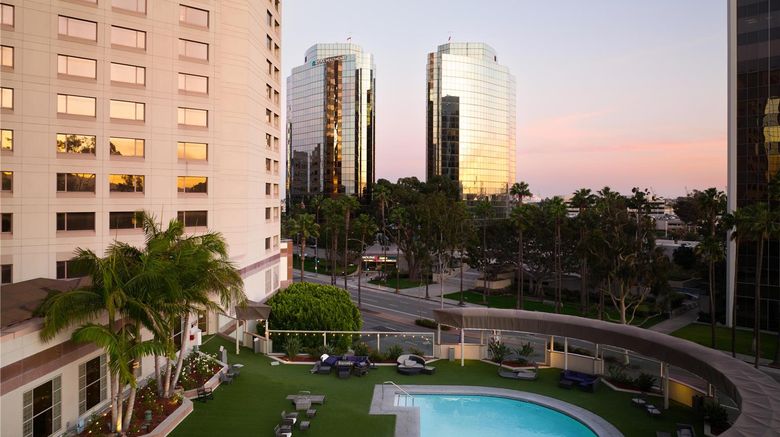 <b>Hilton Long Beach Exterior</b>. Images powered by <a href="https://iceportal.shijigroup.com/" title="IcePortal" target="_blank">IcePortal</a>.