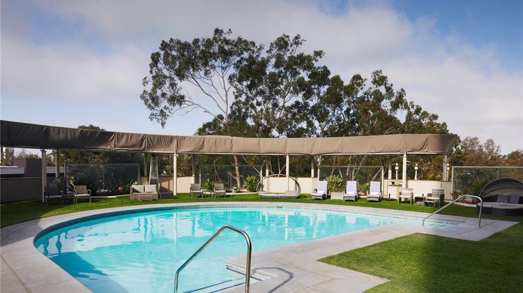 Hilton Long Beach Pool