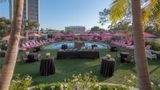 <b>Hilton Long Beach Pool</b>. Images powered by <a href="https://iceportal.shijigroup.com/" title="IcePortal" target="_blank">IcePortal</a>.