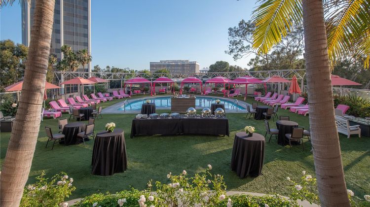 Hilton Long Beach Pool