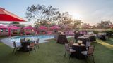 <b>Hilton Long Beach Pool</b>. Images powered by <a href="https://iceportal.shijigroup.com/" title="IcePortal" target="_blank">IcePortal</a>.